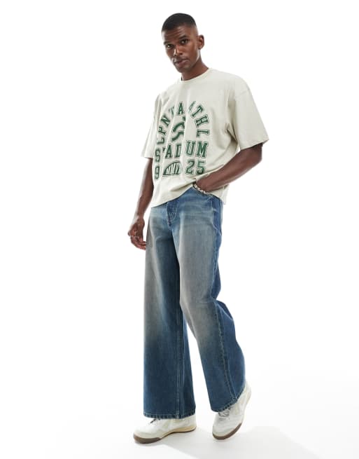 Camiseta beis de corte cuadrado extragrande con estampado gráfico deportivo de ASOS DESIGN, 3 de 4