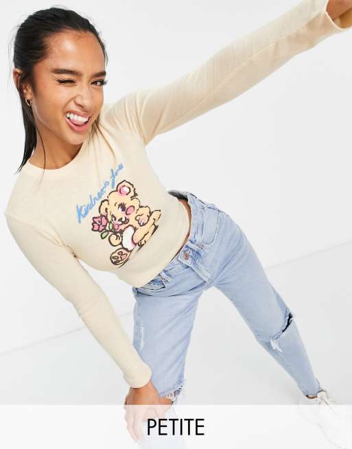 Camiseta beis de manga larga con estampado de oso y texto 