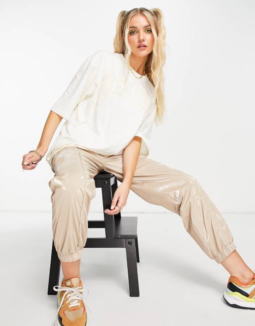 Camiseta beis extragrande con bordado claro de algodón Win de Weekday - BEIGE