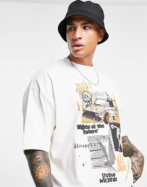 Hombre Other | Camiseta beis extragrande con estampado de dibujos de coches y calaveras en el pecho de ASOS DESIGN - HB05561