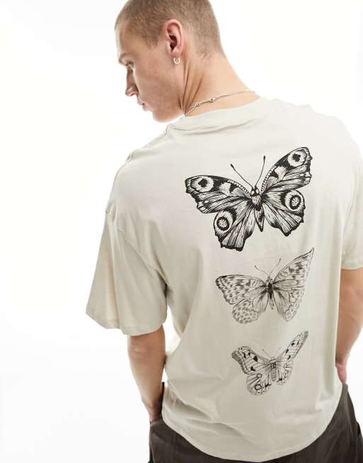 Camiseta beis extragrande con estampado de mariposa en la espalda de Jack & Jones