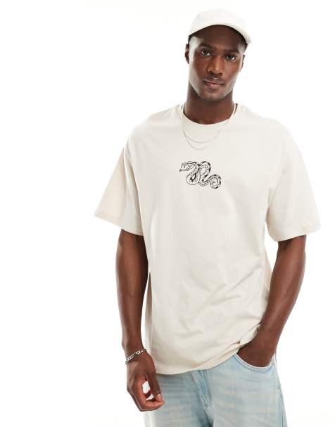 Camiseta beis extragrande con estampado de serpiente en el pecho de Jack & Jones - view 1
