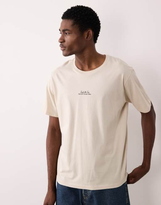 Camiseta beis extragrande con estampado de ubicación en la espalda de JJ Rebel, 5 de 5