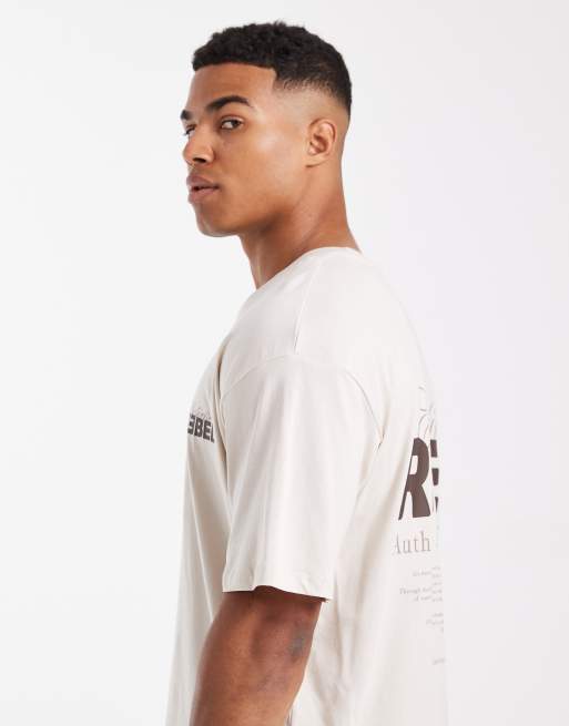 Camiseta beis extragrande con estampado ecléctico en la espalda de JJ Rebel, 4 de 5