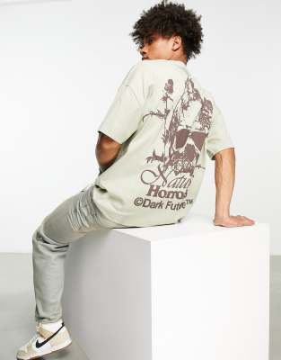 Camiseta beis extragrande con estampado gráfico de calavera en la espalda de ASOS Dark Future