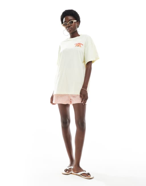 Camiseta beis extragrande con estampado gráfico de naranjas y texto "Fresh Oranges" de Miss Selfridge, 3 de 4