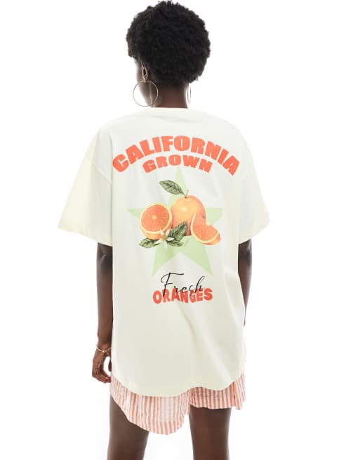 Camiseta beis extragrande con estampado gráfico de naranjas y texto "Fresh Oranges" de Miss Selfridge, 4 de 4