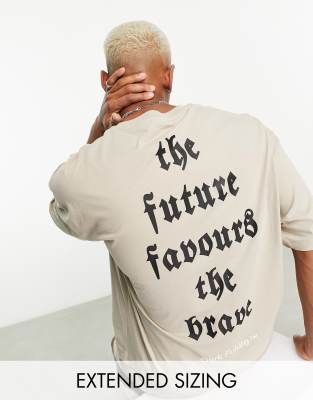 Camiseta beis extragrande con estampado gráfico de texto con tipografía gótica en la espalda de ASOS Dark Future (parte de un conjunto)