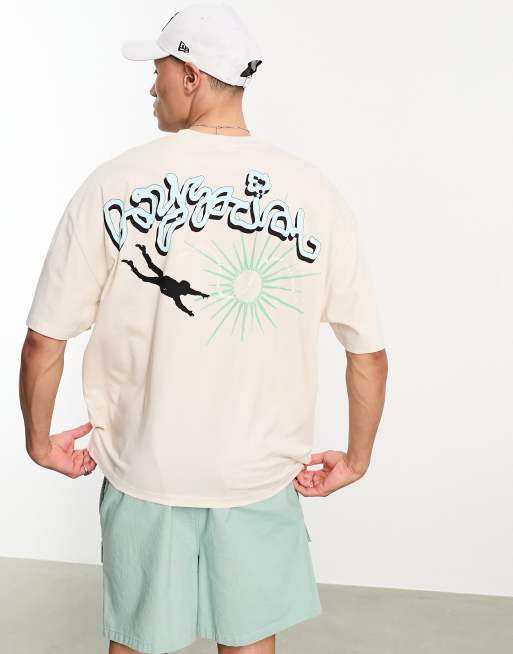 Camiseta beis extragrande con estampado multiposicional de ASOS Daysocial