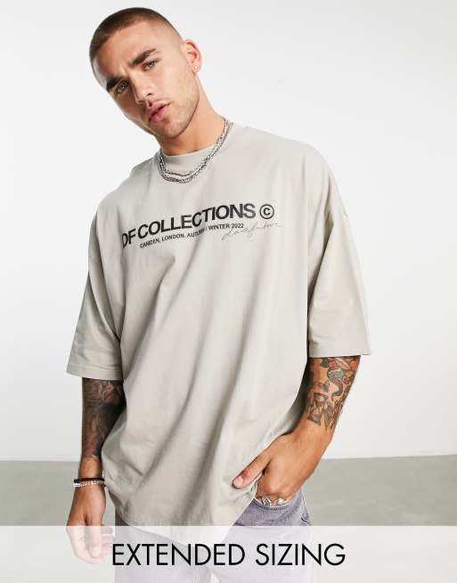 Camiseta beis extragrande con logo estampado difuminado en la parte delantera de ASOS Dark Future