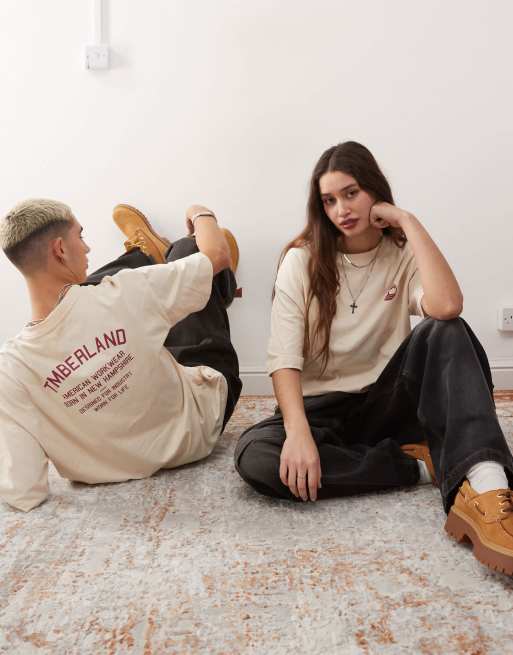 Camiseta beis extragrande de estilo worker con logo exclusiva en ASOS de Timberland