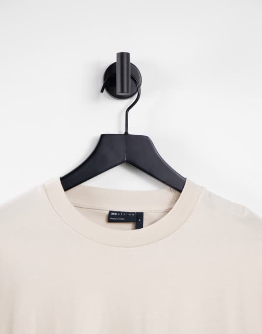 Camiseta beis extragrande de manga larga con estampado de montaña en pecho y espalda de ASOS DESIGN, 3 de 4