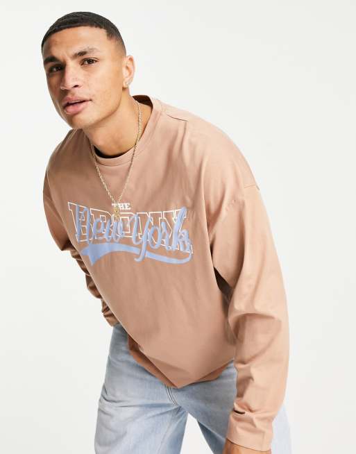 Camiseta beis extragrande de manga larga con estampado 