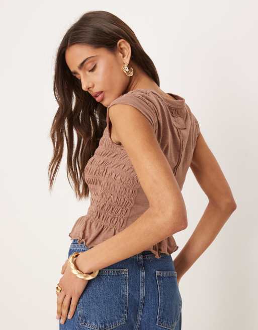Camiseta beis praliné fruncida Sylvie de Free People, 2 de 4