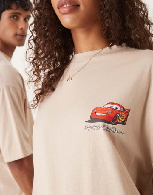 Camiseta beis unisex extragrande con estampado de Lightning McQueen de "Cars" de Disney Pixar de ASOS DESIGN, 2 de 4
