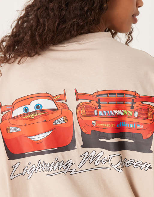 Camiseta beis unisex extragrande con estampado de Lightning McQueen de "Cars" de Disney Pixar de ASOS DESIGN, 4 de 4