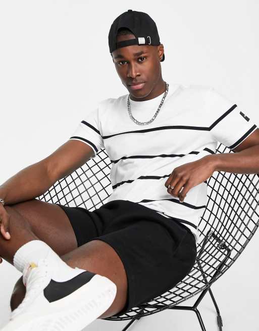 Camiseta blanca a rayas con parche de Calvin Klein