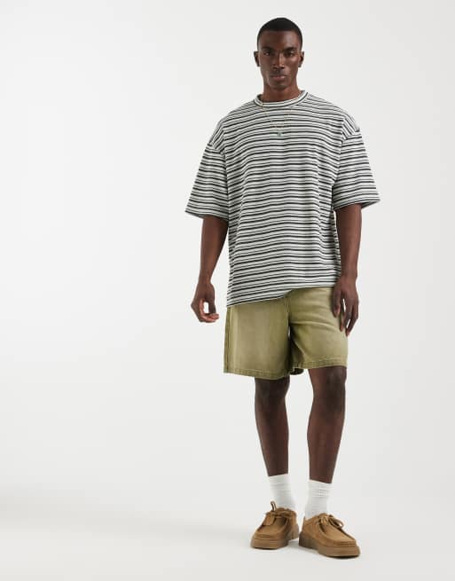 Camiseta blanca a rayas texturizadas extragrande de ASOS DESIGN, 2 de 5