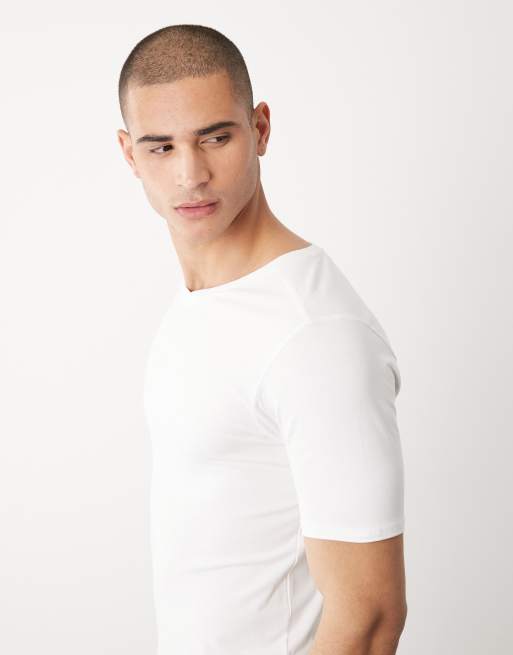 Camiseta blanca ajustada con cuello de pico de River Island, 4 de 5