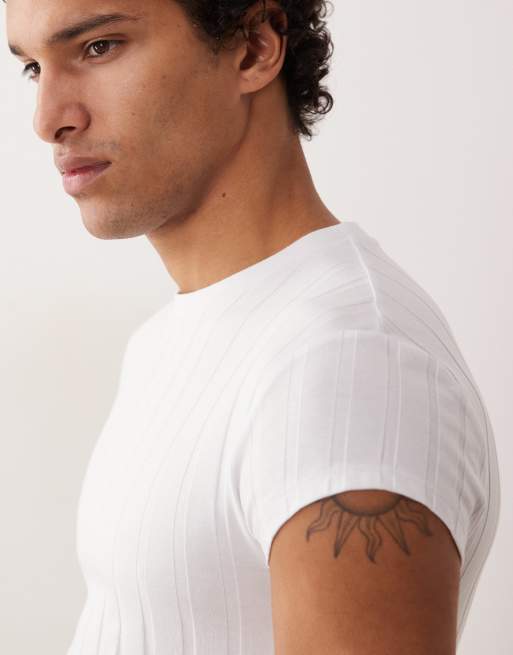 Camiseta blanca ajustada con mangas de casquillo de canalé ancho de ASOS DESIGN, 2 de 5
