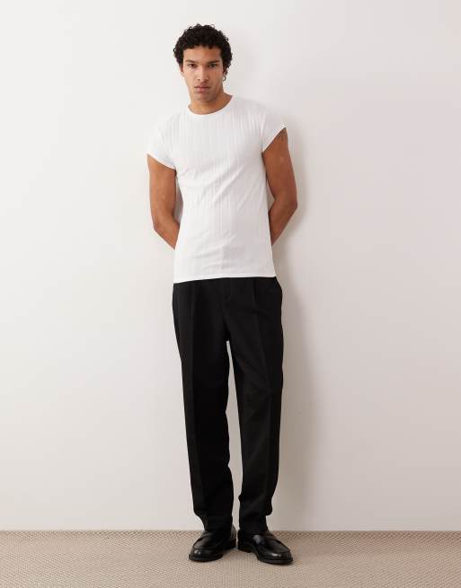Camiseta blanca ajustada con mangas de casquillo de canalé ancho de ASOS DESIGN, 3 de 5