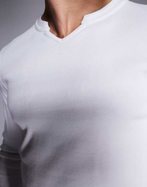 Camiseta blanca ajustada de manga larga con muesca en el cuello de canalé de ASOS DESIGN  , 4 de 4