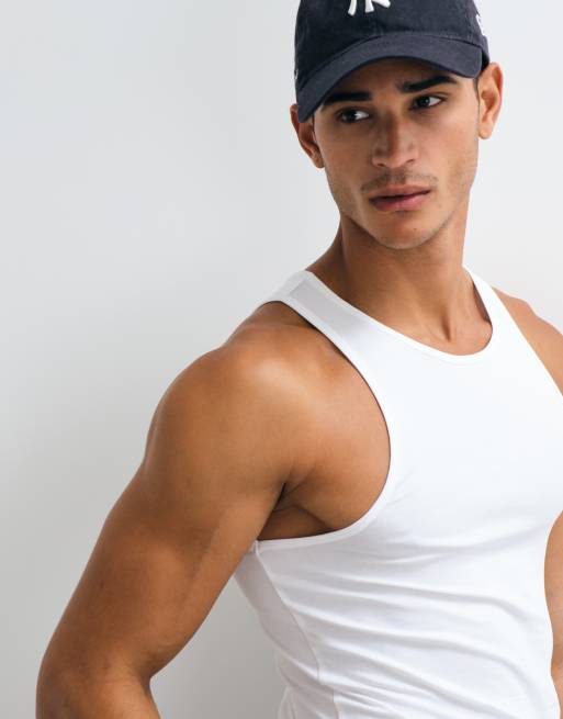 Camiseta blanca básica ajustada de tirantes de ASOS DESIGN, 2 de 5