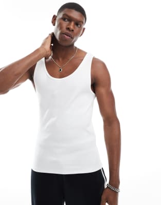 Camiseta blanca básica ajustada sin mangas de canalé de ASOS DESIGN 