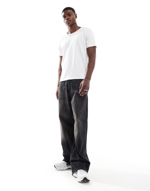 Camiseta blanca básica de corte estándar con cuello ancho Essentials de ASOS DESIGN, 2 de 4