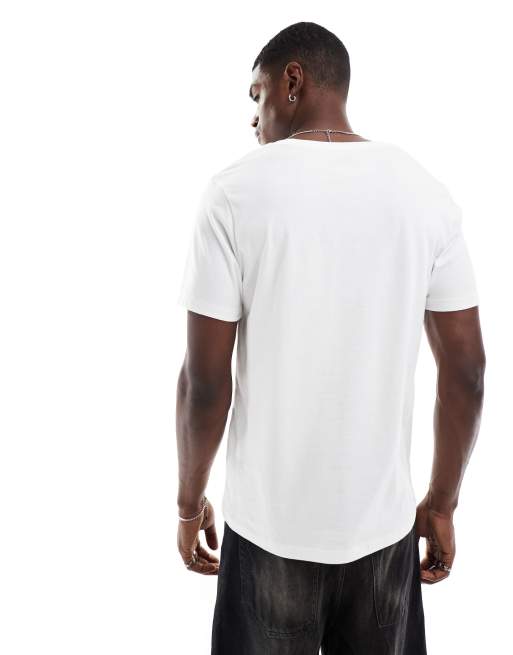 Camiseta blanca básica de corte estándar con cuello ancho Essentials de ASOS DESIGN, 4 de 4