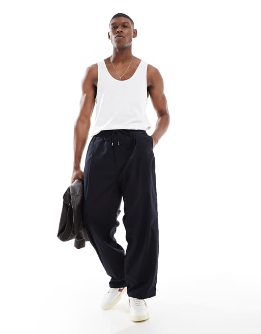 Camiseta blanca básica de tirantes y corte estándar Essentials de ASOS DESIGN, 3 de 4