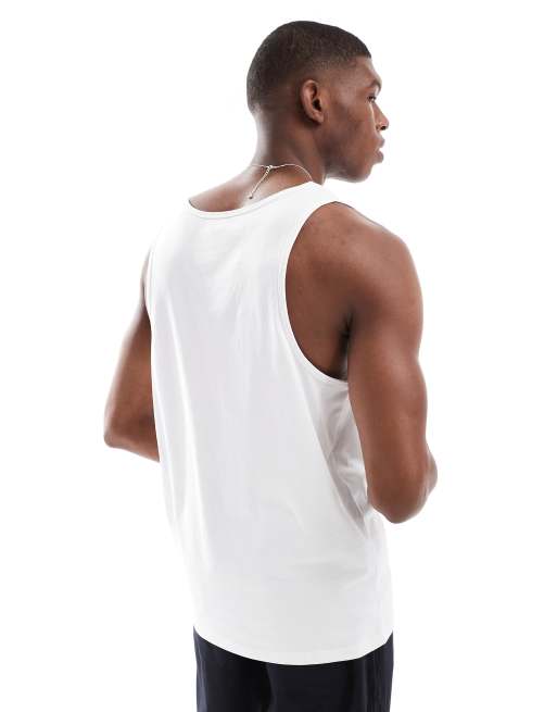 Camiseta blanca básica de tirantes y corte estándar Essentials de ASOS DESIGN, 4 de 4