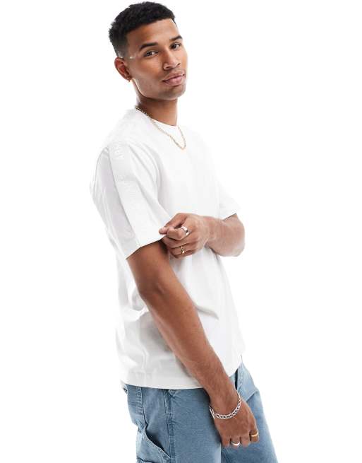 Camiseta blanca con cinta del logo en los hombros de Armani Exchange, 3 de 4