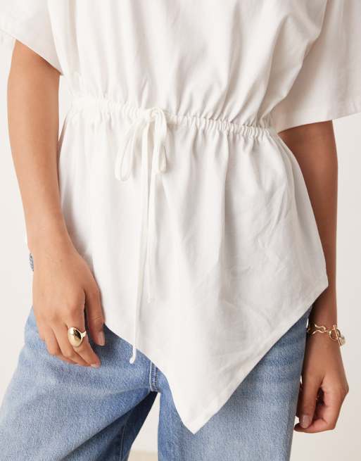 Camiseta blanca con detalle de lazada en el lateral de ASOS DESIGN, 4 de 4
