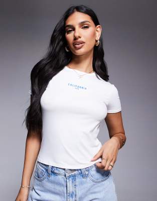Camiseta blanca con diseño encogido y bordado "California" de Missyempire-Blanco