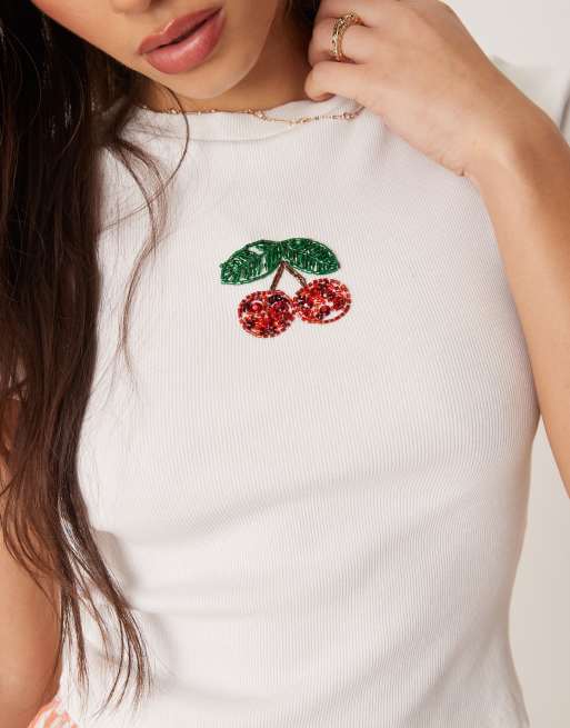 Camiseta blanca con diseño encogido y cerezas bordadas de ASOS DESIGN, 2 de 4