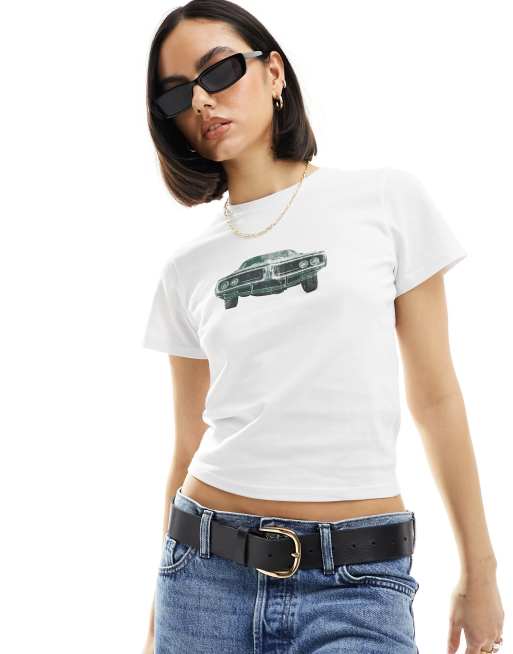 Camiseta blanca con diseño encogido y estampado gráfico de coche vintage de ASOS DESIGN