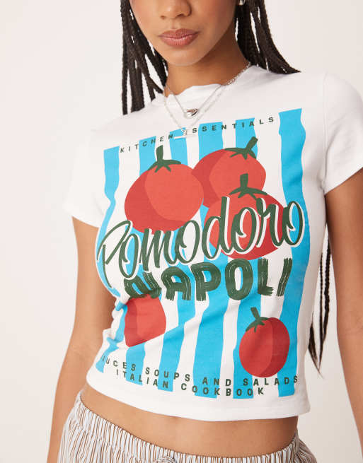 Camiseta blanca con diseño encogido y estampado gráfico de tomate de ASOS DESIGN, 3 de 4