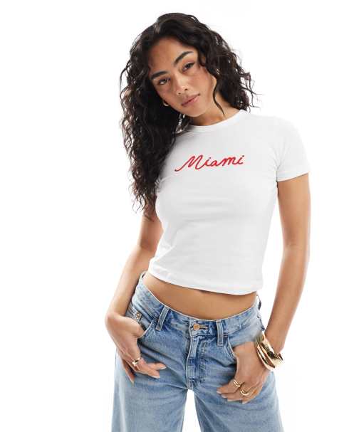 Camiseta blanca con diseño encogido y estampado "Miami" de JJXX - view 1