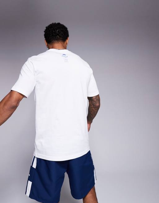 Camiseta blanca con estampado de bebida con hielo de adidas Sportswear, 3 de 4