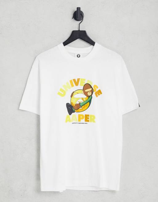 Camiseta blanca con estampado de camuflaje amarillo en la espalda de AAPE By A Bathing Ape