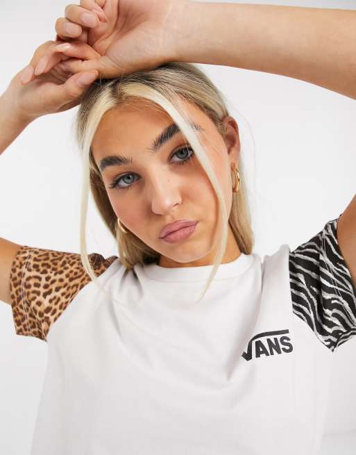 Camiseta blanca con estampado de leopardo exclusiva en ASOS de Vans ASOS