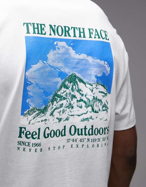 Camiseta blanca con estampado de montaña en la espalda Mountain Scribble de The North Face, 5 de 5