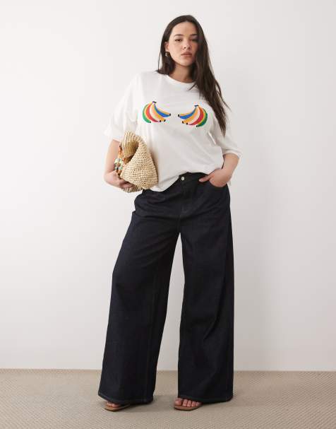 Camiseta blanca con estampado delantero de plátanos de Never Fully Dressed Plus - view 1