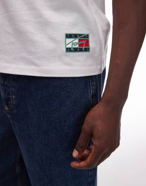 Camiseta blanca con estampado gráfico "Athletic Dept" en la espalda de Tommy Jeans, 3 de 4
