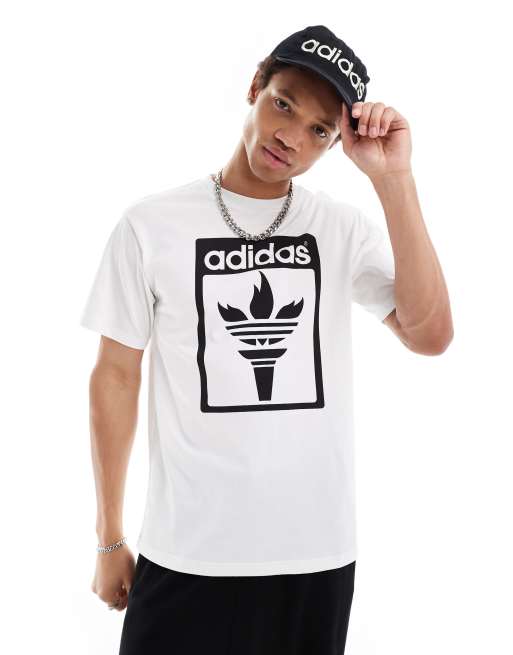 Camiseta blanca con estampado gráfico de antorcha de adidas Originals