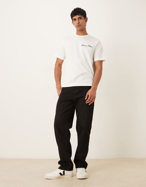 Camiseta blanca con estampado gráfico de Calvin Klein Jeans, 2 de 5