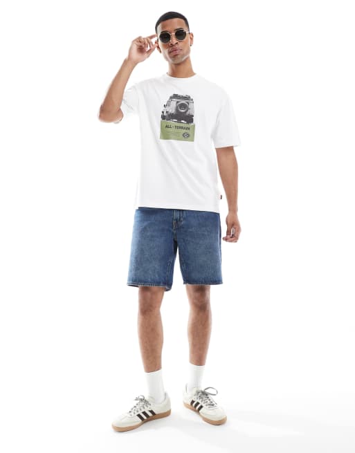 Camiseta blanca con estampado gráfico de coche en el pecho de BOSS Orange, 2 de 4