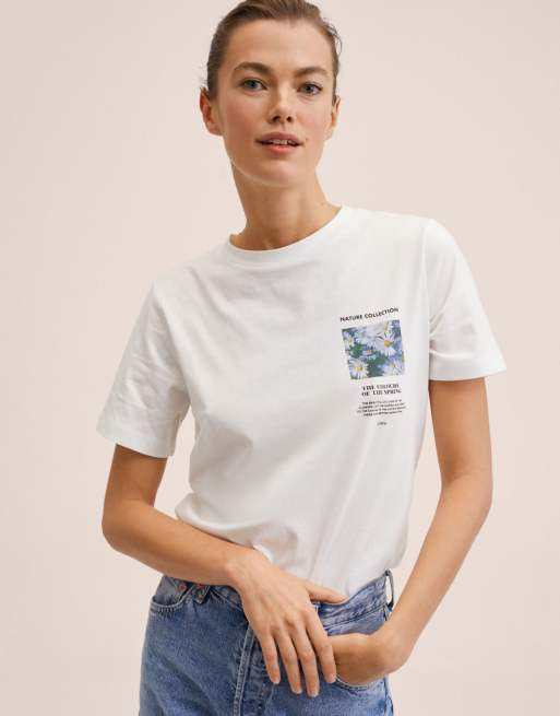 Camiseta blanca con estampado gráfico de flores de Mango