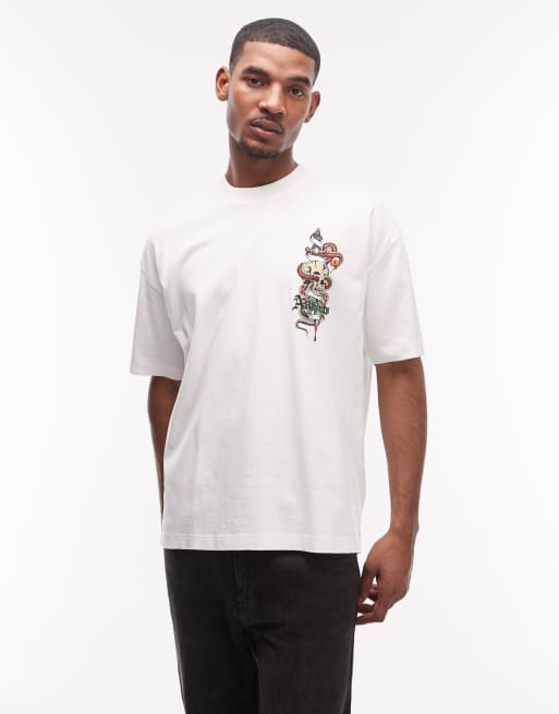 Camiseta blanca con estampado gráfico del logo en la espalda Blade de AllSaints, 3 de 5